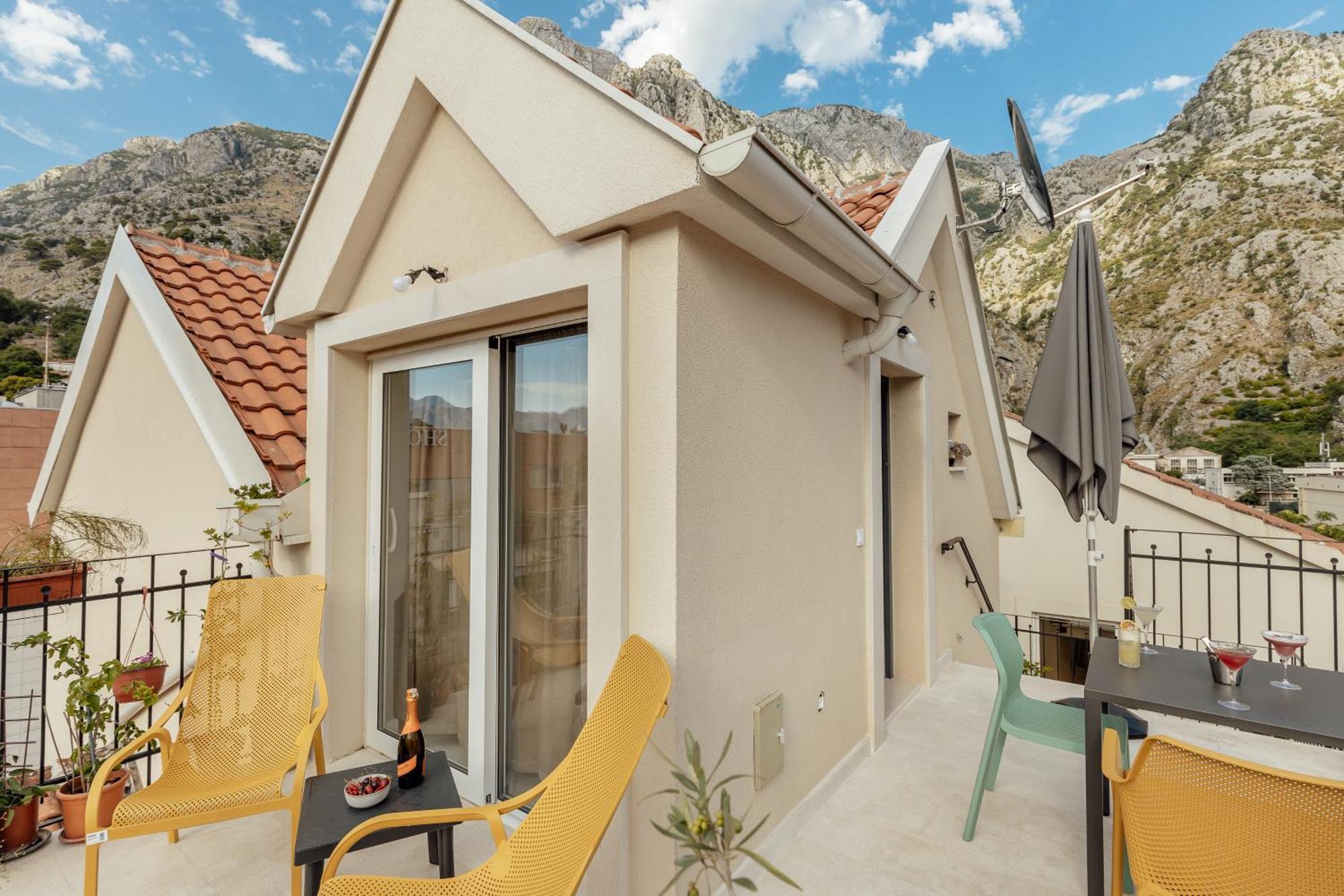 Kotor Central Point Luaran gambar