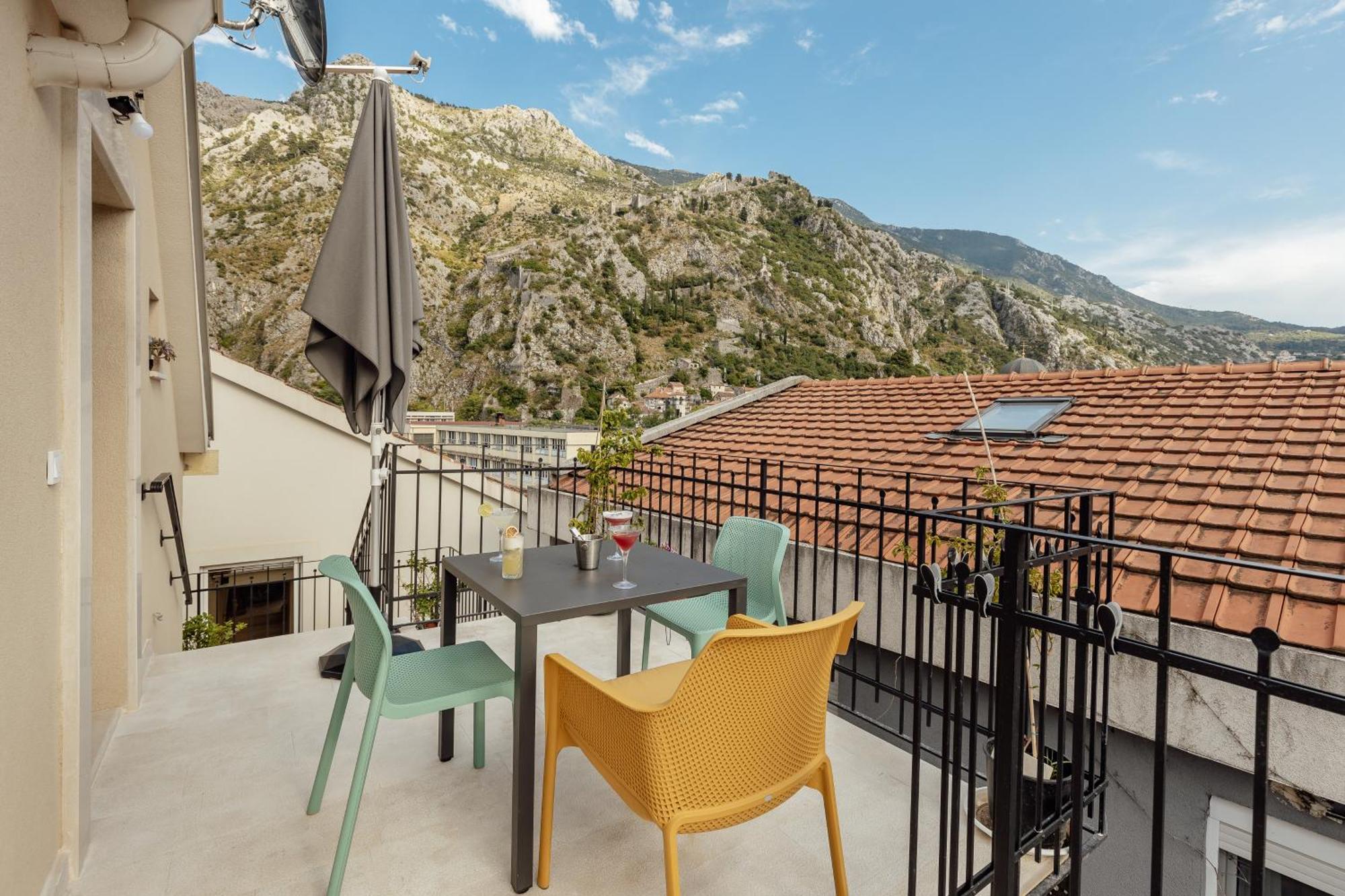 Kotor Central Point Luaran gambar