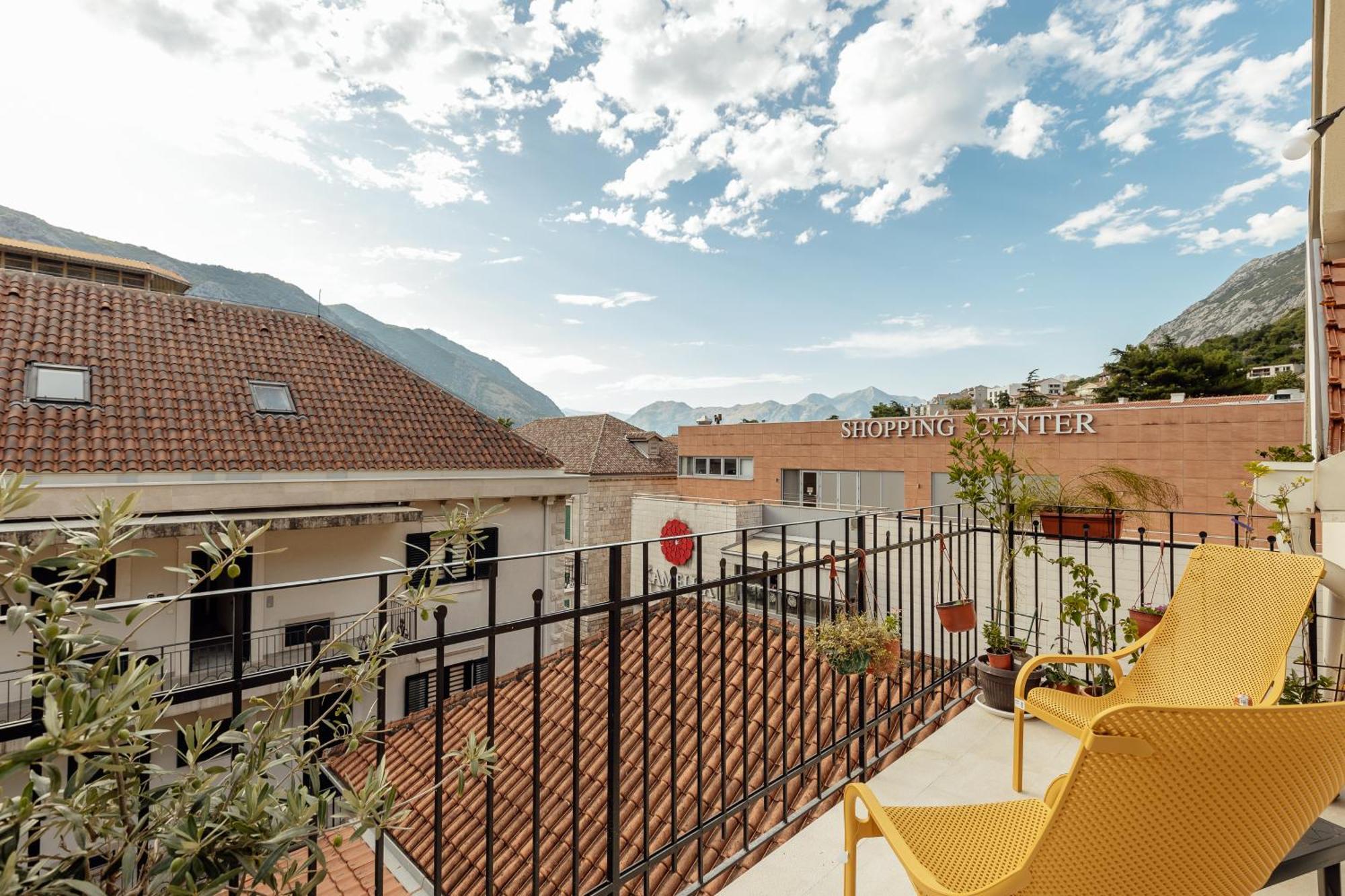 Kotor Central Point Luaran gambar