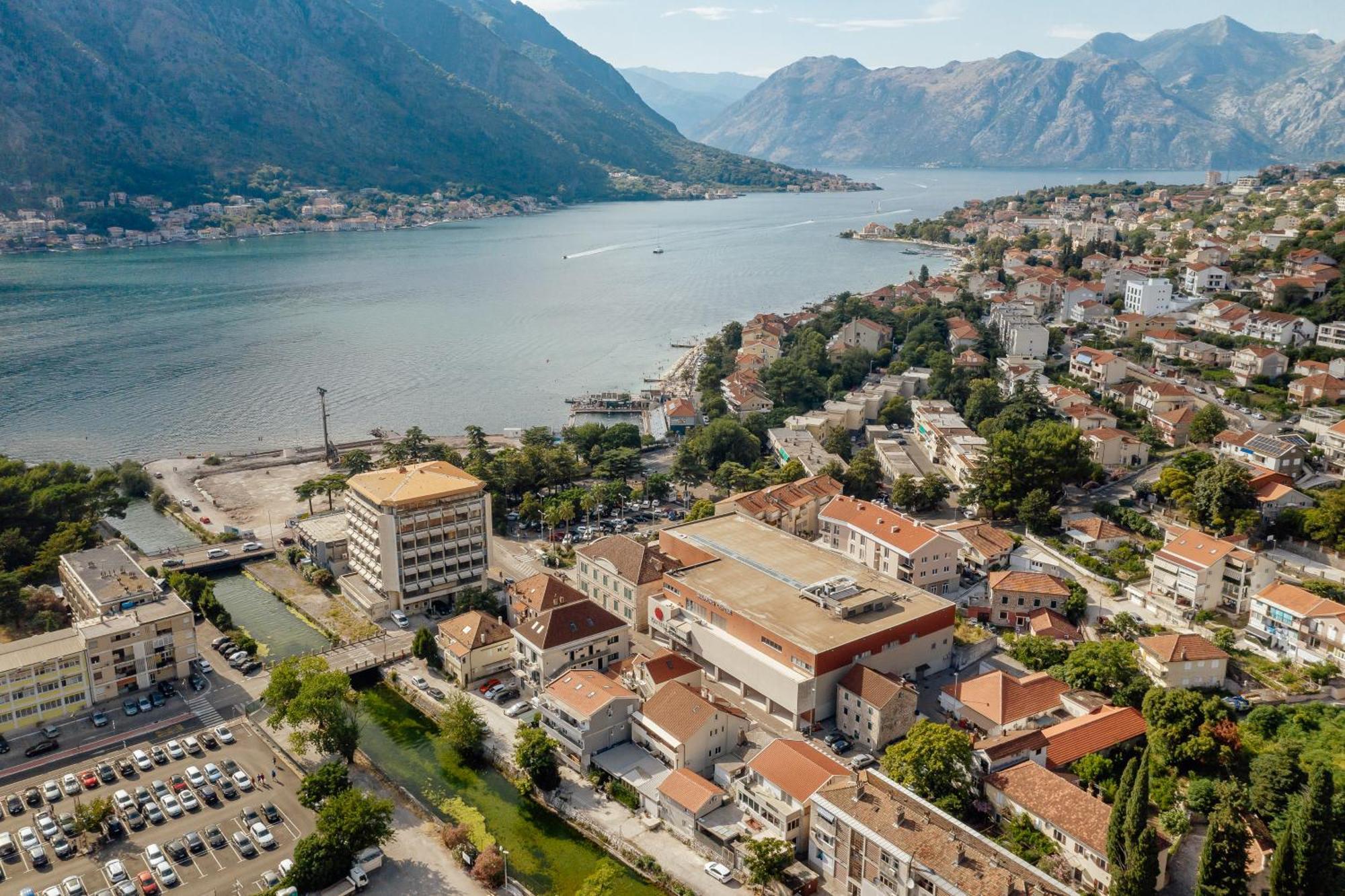 Kotor Central Point Luaran gambar